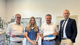 Von links: Wirtschaftsförderer Michael Aufmhof, Franziska Petri (IHK), Bürgermeister Thomas Grosche, IHK-Hauptgeschäftsführer Jörg Nolte