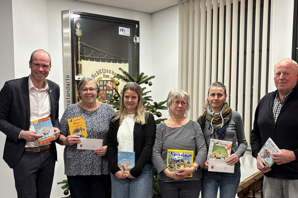 Auf dem Bild v. l. n. r.: Bürgermeister Frank Linnekugel, Beate Holzky, Christine Koch, Monika Schmiedeler, Katja Rosanke, Willi Dessel